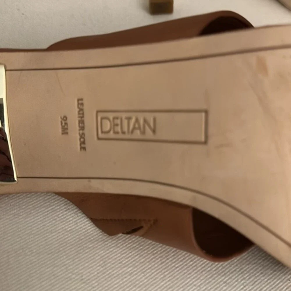 Deltan Women Leather Square Toe Sandals Size 9.5